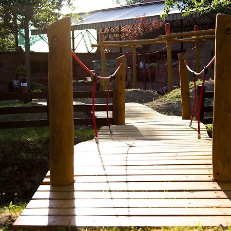 Hotel Vineyard Inn - Szoloskert นาชคานีจา ภายนอก รูปภาพ