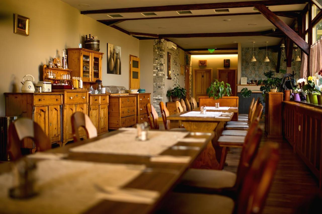 Hotel Vineyard Inn - Szoloskert นาชคานีจา ภายนอก รูปภาพ