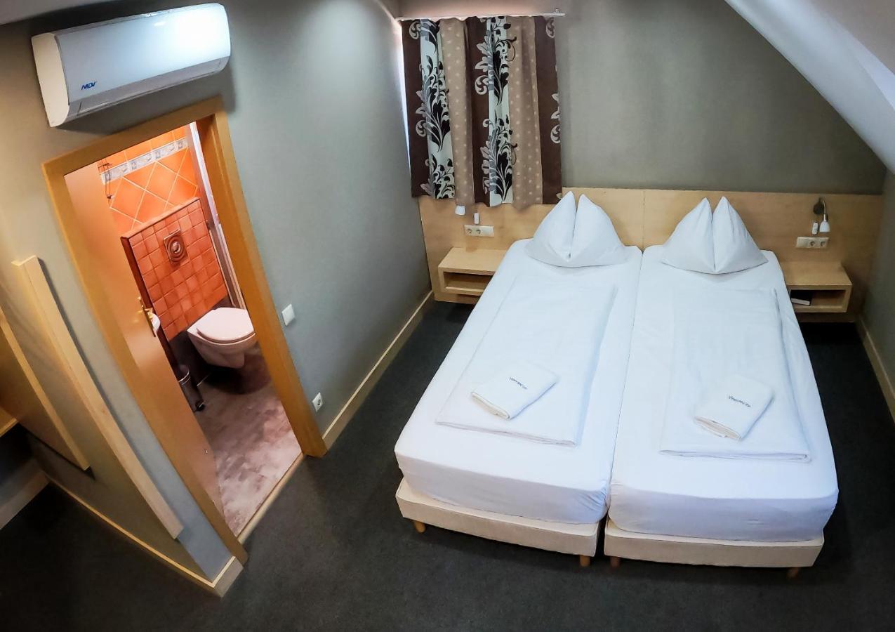 Hotel Vineyard Inn - Szoloskert นาชคานีจา ภายนอก รูปภาพ