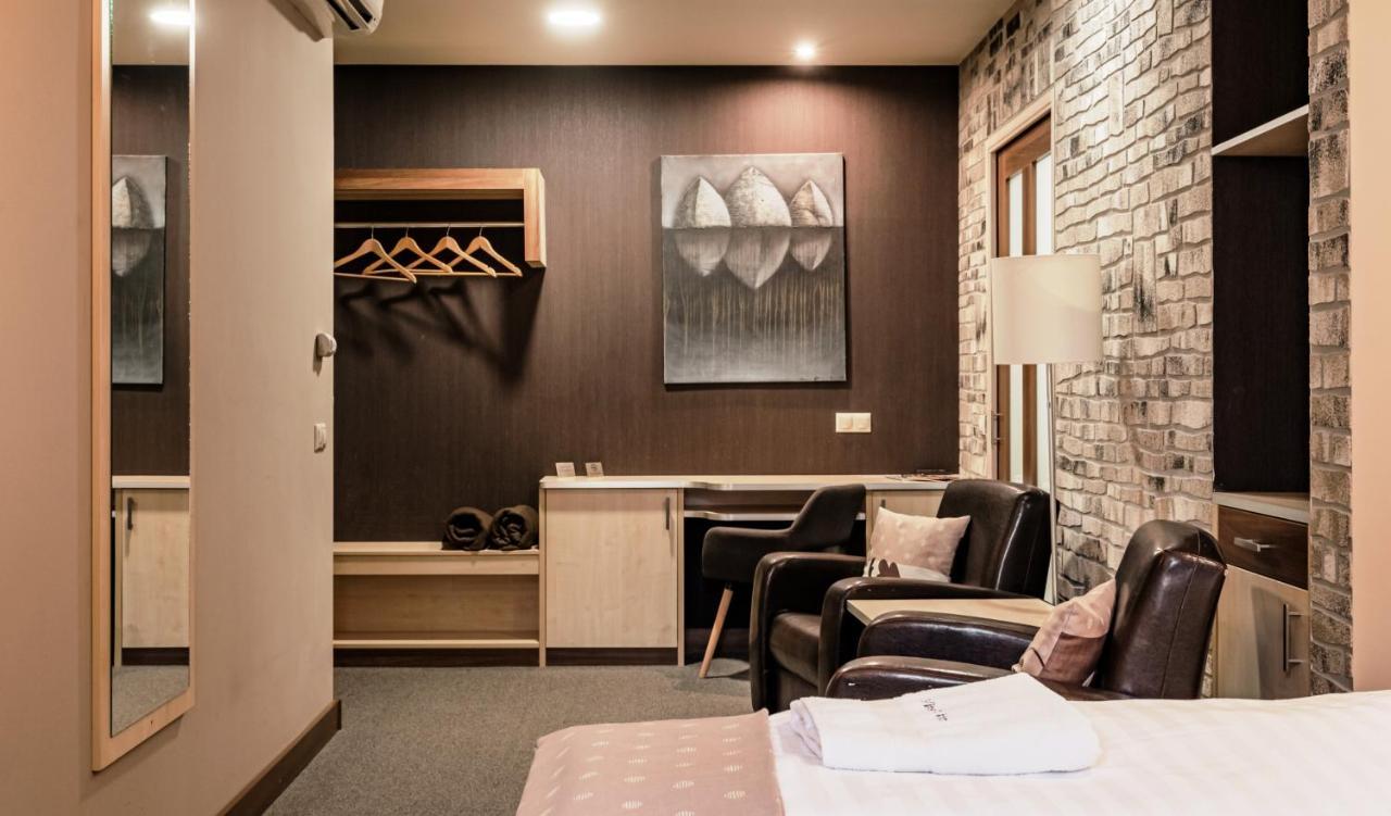 Hotel Vineyard Inn - Szoloskert นาชคานีจา ภายนอก รูปภาพ