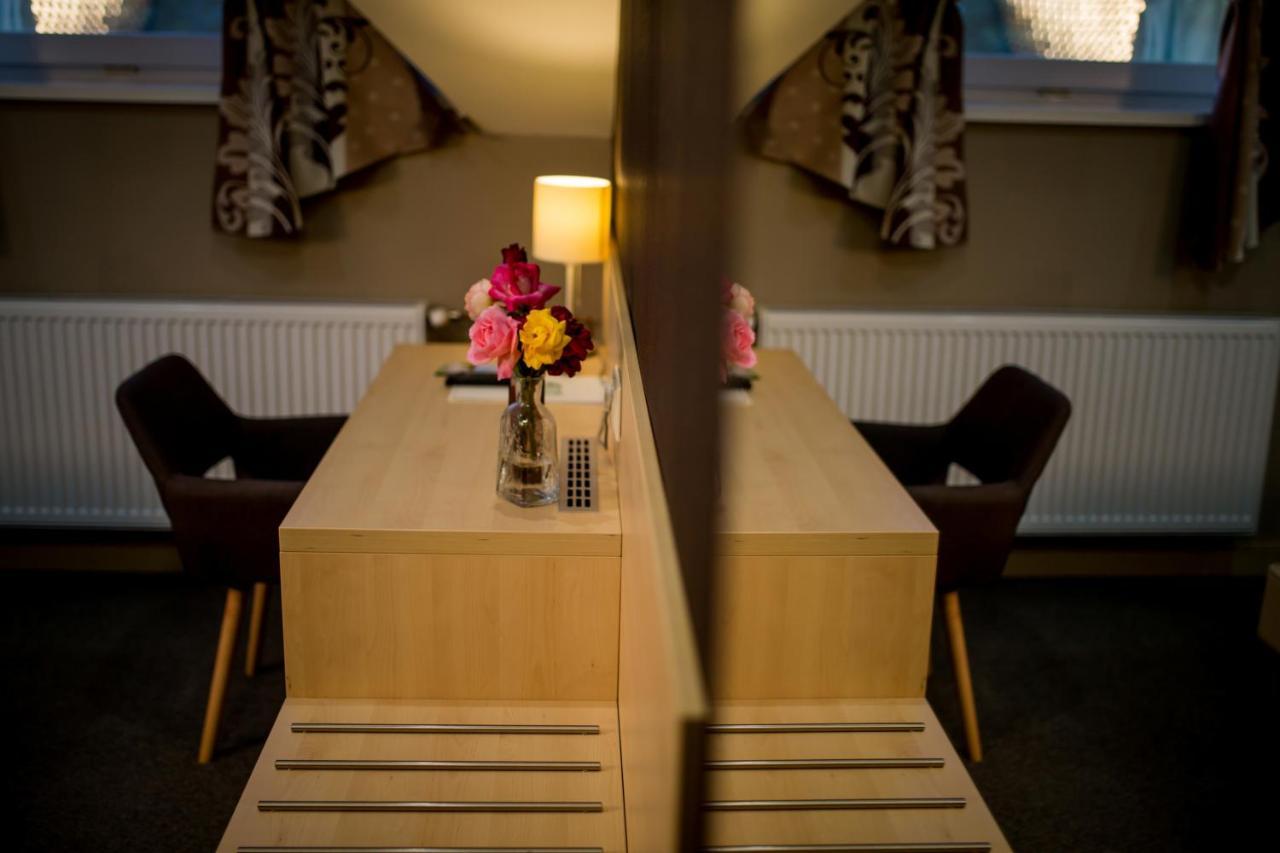 Hotel Vineyard Inn - Szoloskert นาชคานีจา ภายนอก รูปภาพ