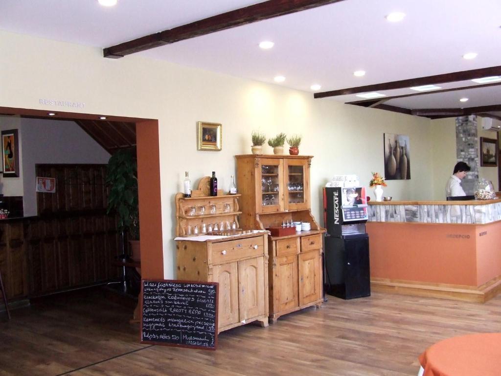 Hotel Vineyard Inn - Szoloskert นาชคานีจา ภายนอก รูปภาพ