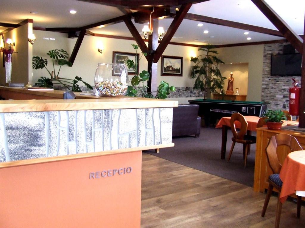 Hotel Vineyard Inn - Szoloskert นาชคานีจา ภายนอก รูปภาพ